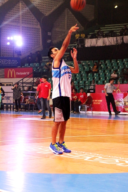 JFlow saat mencoba melakukan tembakan 2 angka