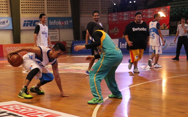Raisa vs Insane (Bapak Streetball Indonesia) di LIMA Nationals Sebagai bintang tamu