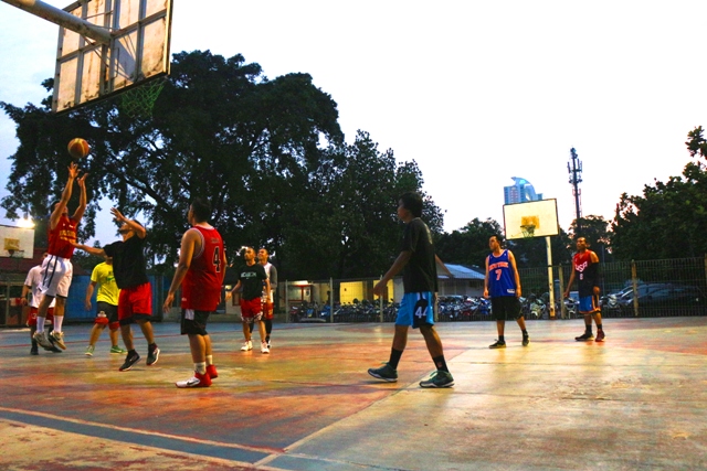 Raja Fernando, merajalela dengan tembakan 3 point nya..  