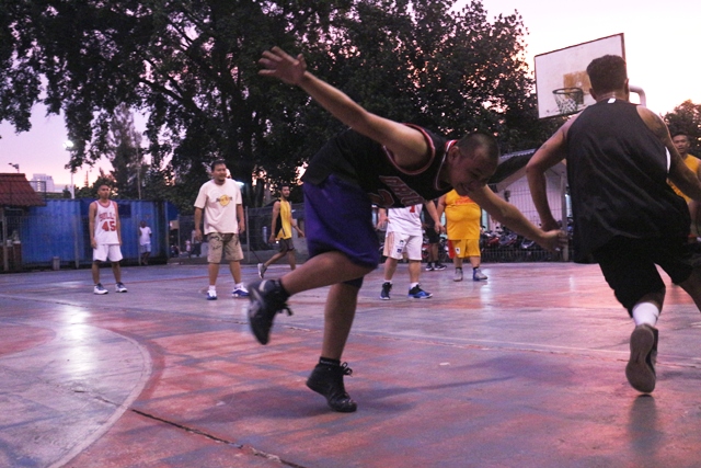 Aksi Asep Suaji dilapangan Basket