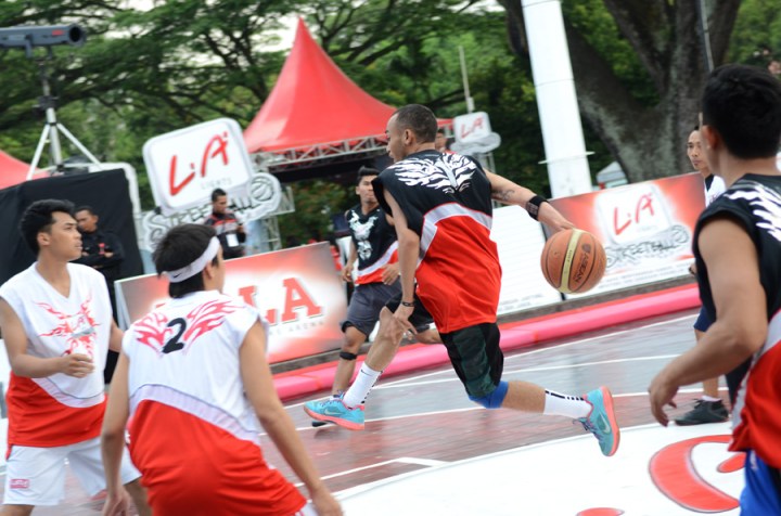 Rico Haleluya saat beraksi di LA Streetball