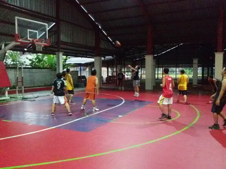 Aksi para polisi saat bermain di 86basketballer