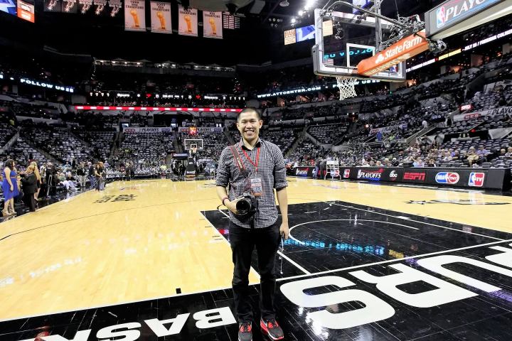 Rocky Padila saat nonton Spurs playoffs game tahun 2014 di USA