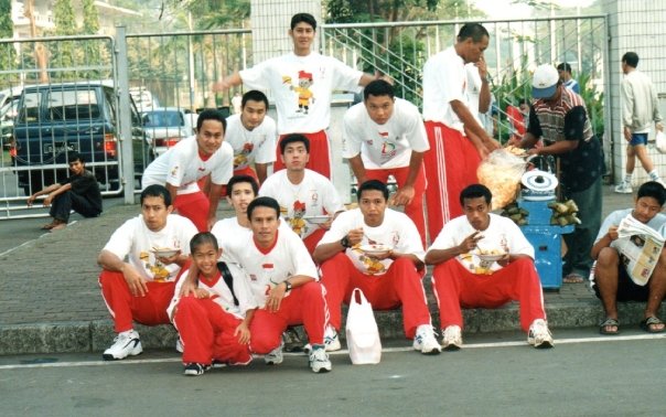 Rocky Padila bersama pemain-pemain pelatnas sea games tahun 97. 
