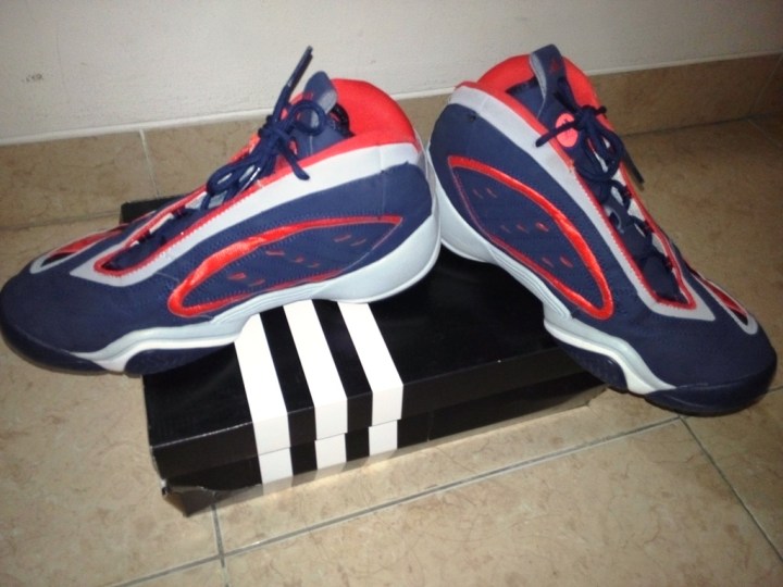 Kondisi sepatu tampak sisi dalam dan atas