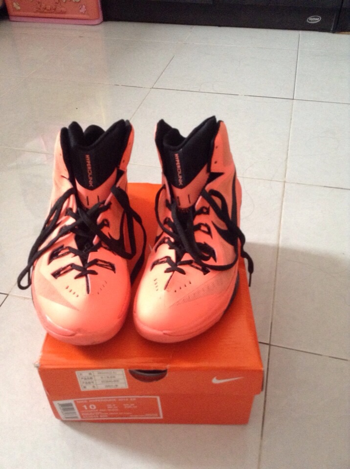 Nike Hyperdunk 2014 tampak depan