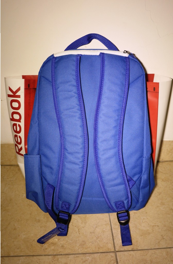 Tas Backpack Reebok Tampak belakang