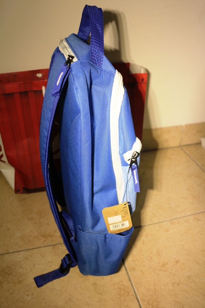 Tas Backpack Rebbok tampak Samping