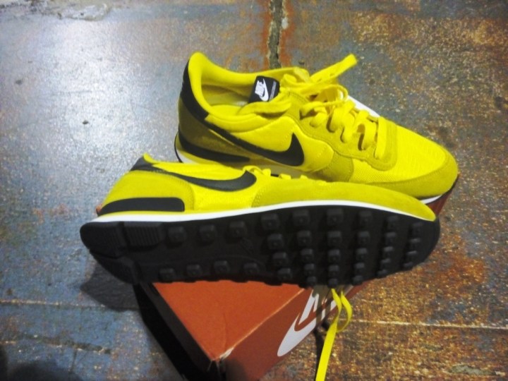 Nike Internationalist Seri Bruce Lee tampak bawah dan samping
