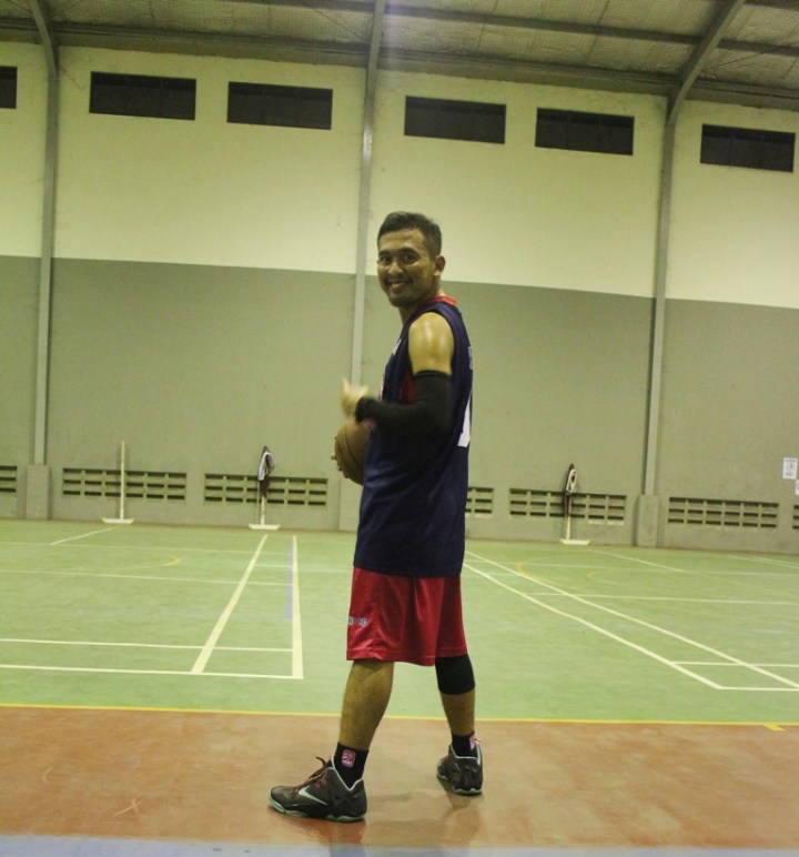 ngobrolbasket saat mencoba sepatu Nike Lebron11 di court