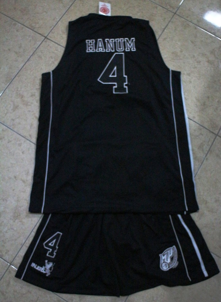 Jersey Hanum Fasya dari MP Predators tampak belakang