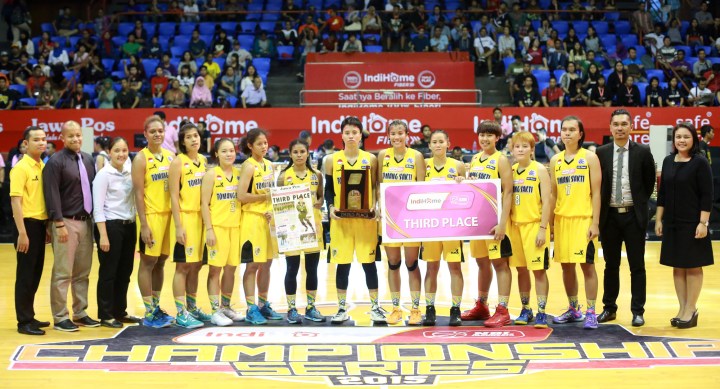 Tomang Sakti Mighty Bees Jakarta berhasil merebut peringkat ketiga setelah mengalahkan Merah Putih Predators Jakarta di Hall Basket Senayan, Jakarta, Jumat (8/5).