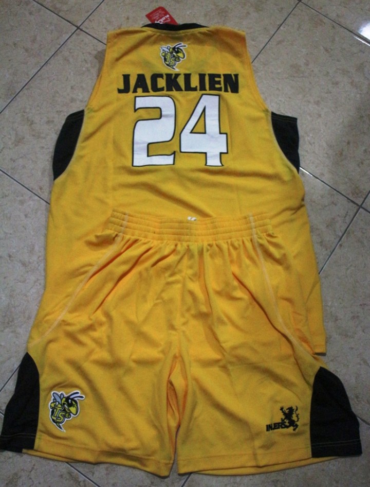Jersey Jacklin Ibo warna kuning tampak belakang