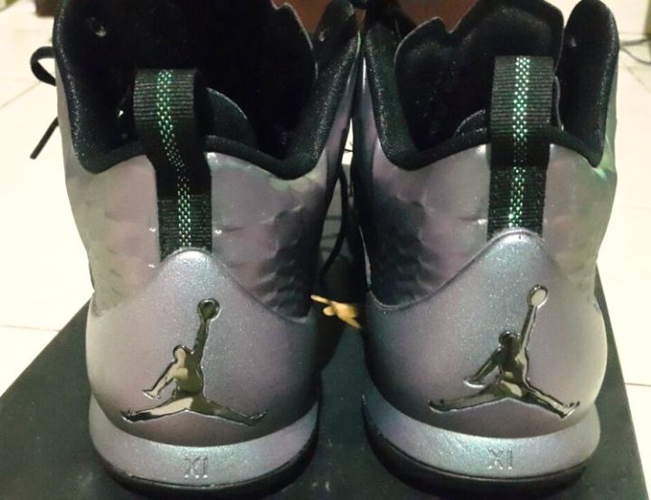 Air Jordan Melo M11 tampak belakang
