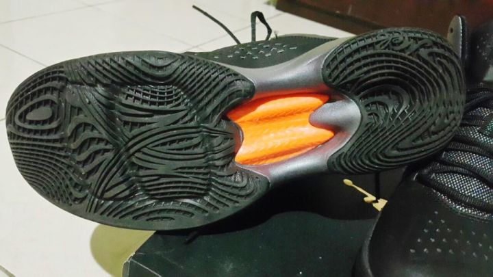 Air Jordan Melo M11 tampak bawah