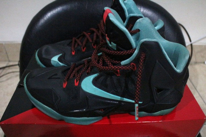 Lebron11 tampak samping