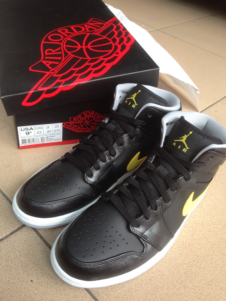 Air Jordan 1 Tampak depan dan atas with box
