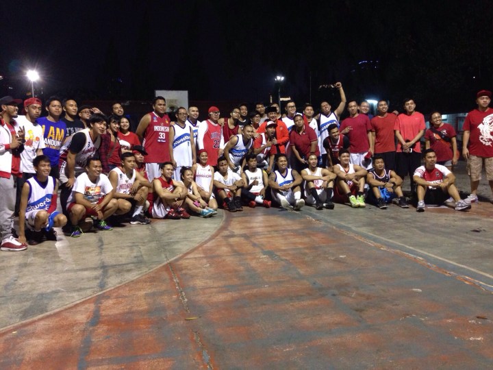 Ibeth Idol dengan komunitas basket Monday Stweetball