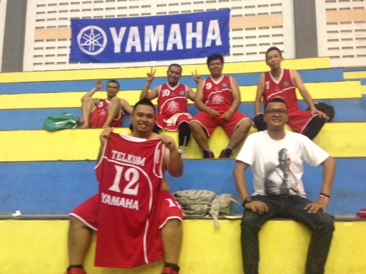 Bimo Bersama dengan Jersey kebanggaannya