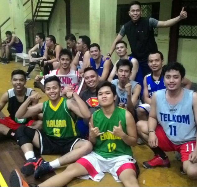 Bimo bersama club basket di Pontianak 