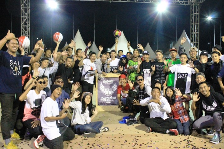 Peserta, juri dan official panitia berfoto bersama