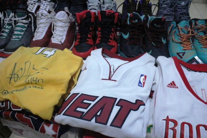 Beberapa koleksi yang akan dijual di bazar Peduli kabut Asap