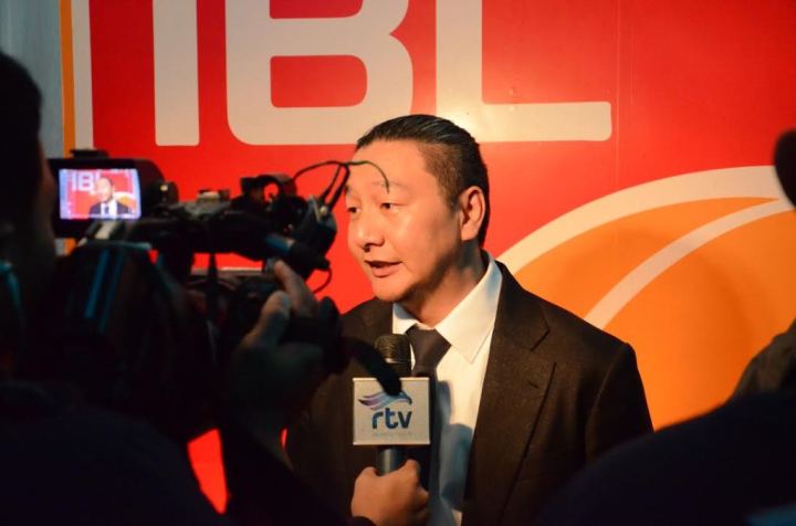 Komisioner IBL Hasan Gozali saat diwawancara media