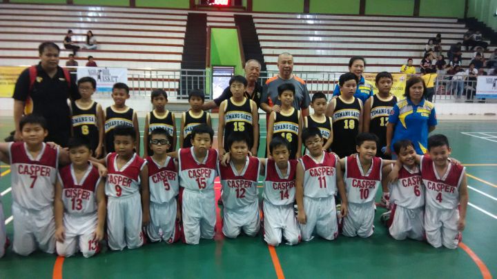 peserta Kompetisi Bola Basket Perbasi jakarta Barat 2016 berfoto bersama dengan Bapak Danny Kosasih