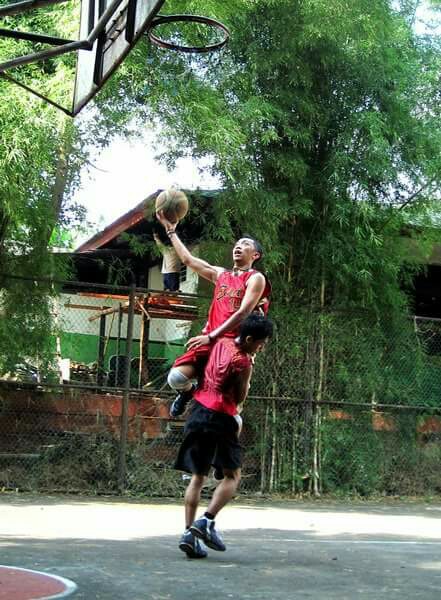 Aksi Dadan saat dilapangan Basket