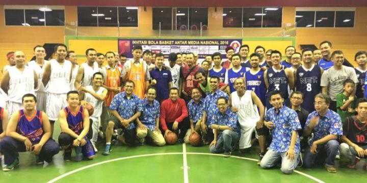 Menteri Pemuda dan Olahraga (Menpora) Imam Nahrawi meresmikan bergulirnya ajang basket jurnalis bertajuk Invitasi Bola Basket Antar Media Nasional (IBBAMNAS) 2016 di GOR Soemantri Brodjonegoro, Kuningan, Jakarta, Senin (11/4)