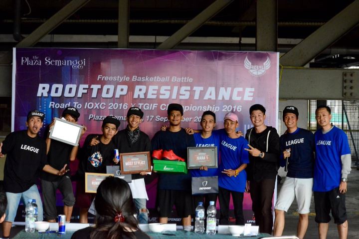 Para pemenang Freestyle Basketball Battle Rooftop Resistence