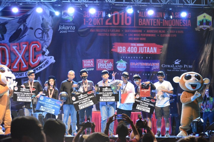 Para Juara Frrestyle Basket IOXC 2016 nersama Bapak Bambang Hermansyah Selaku CEO IOXC dan Richard Insane ketua ABSI Indonesia