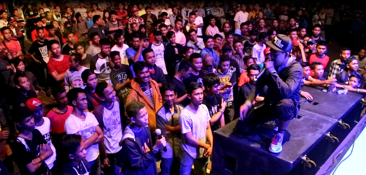 MC Richard "Insane" membuat acara makin pecah di IOXC 2016